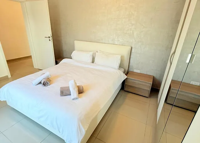 2 Palm Penthouse - Seaview *